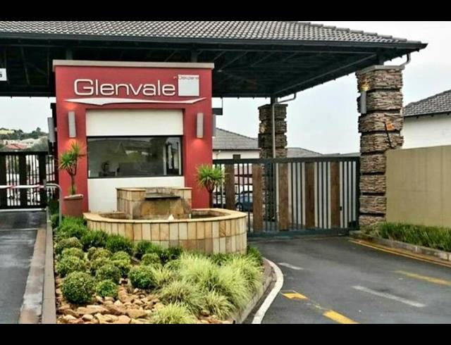 3 BEDROOM TOWNHOUSE FOR SALE IN OAKDENE